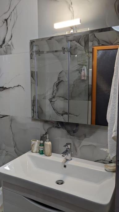 Spacious Modern Close To Centre - Rruga At Zef Valentini, Block 20, 2nd Floor