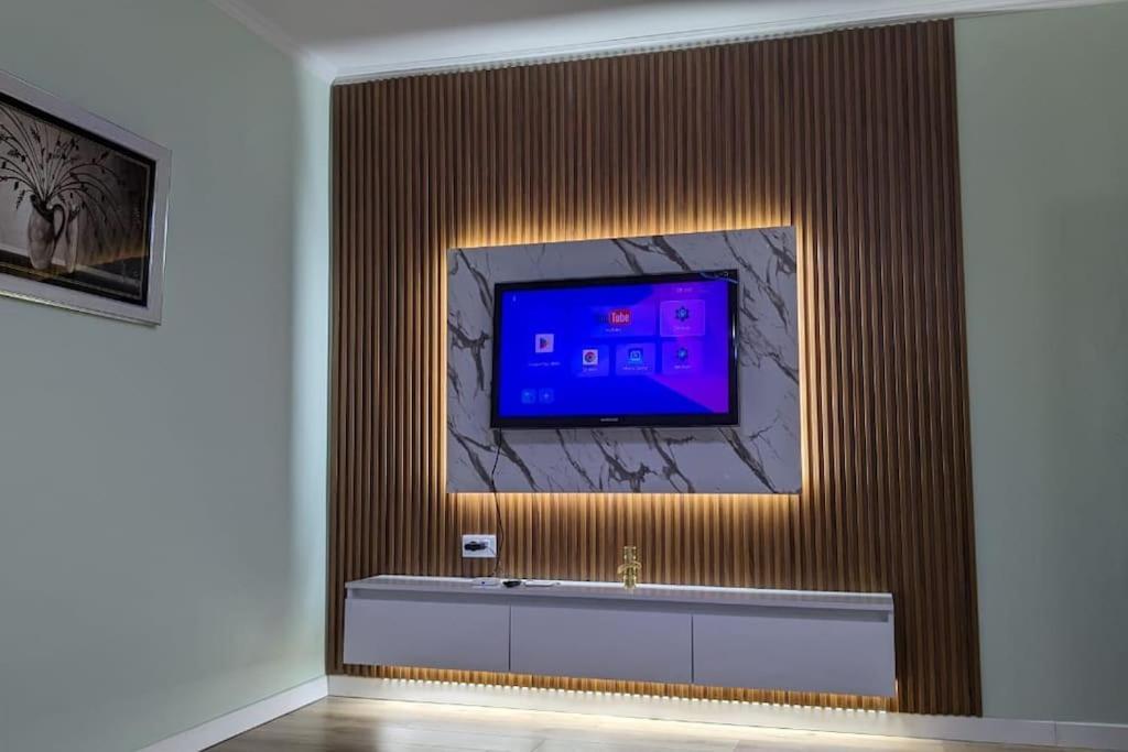Apartmán Spacious Modern Close To Centre - Rruga At Zef Valentini, Block 20, 2nd Floor