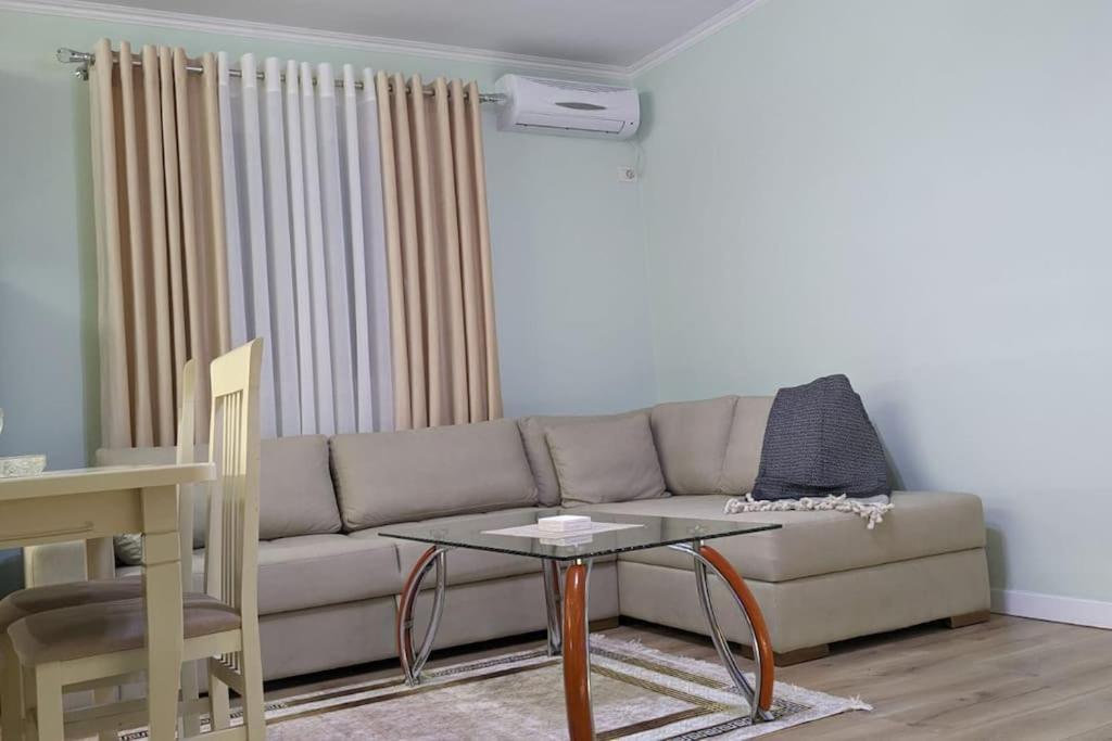 Appartamento Spacious Modern Close To Centre - Rruga At Zef Valentini, Block 20, 2nd Floor Tirana
