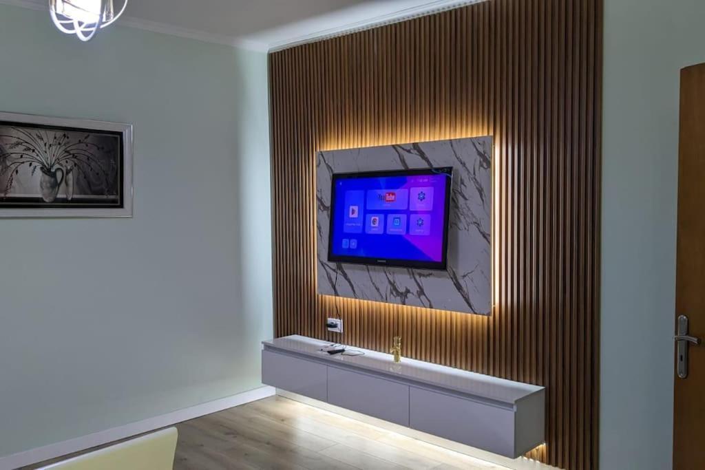 Spacious Modern Close To Centre - Rruga At Zef Valentini, Block 20, 2nd Floor * Tirana